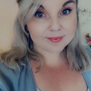 Meet your Posher, Michaela